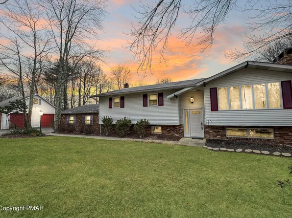 755 White Oaks Manor Dr, East Stroudsburg, PA 18301