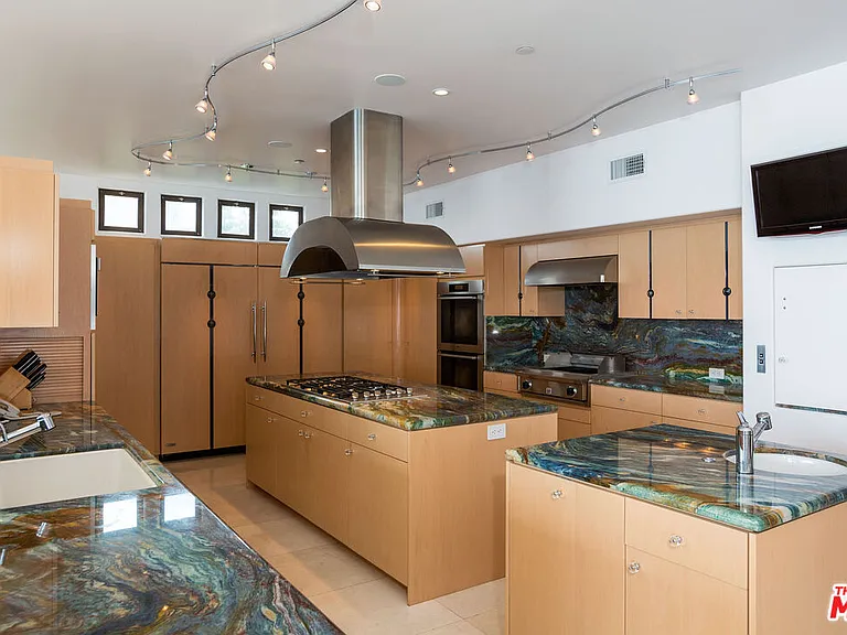 24230 Malibu Rd — Photo 14