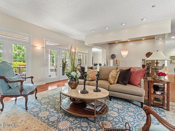 5th image of 7049 Lake Bluff Ct