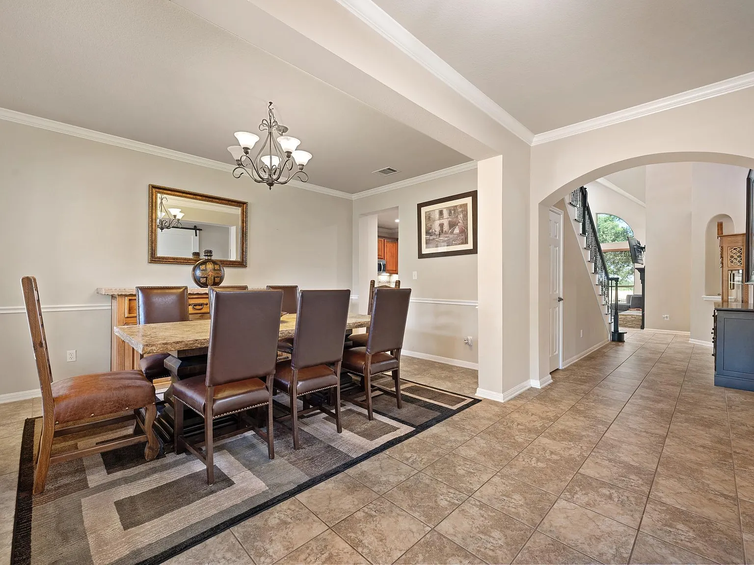 6 bed, 4.0 bath, 3288 sqft, $4,390 — Photo 4