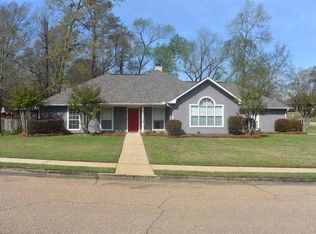 100 Newport Cir, Clinton, MS 39056