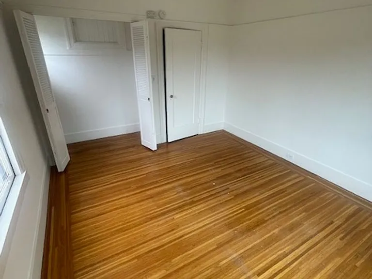 1424 E 20th St — Photo 36