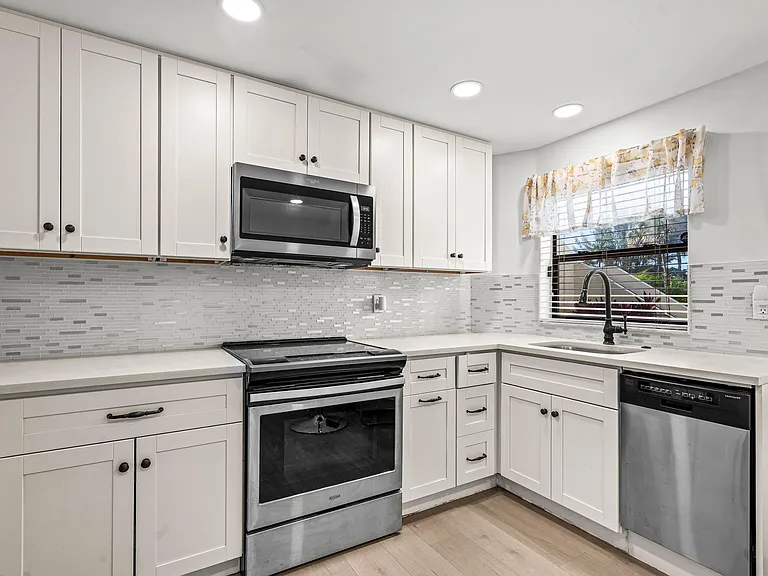 5945 Parkwalk Dr — Photo 6