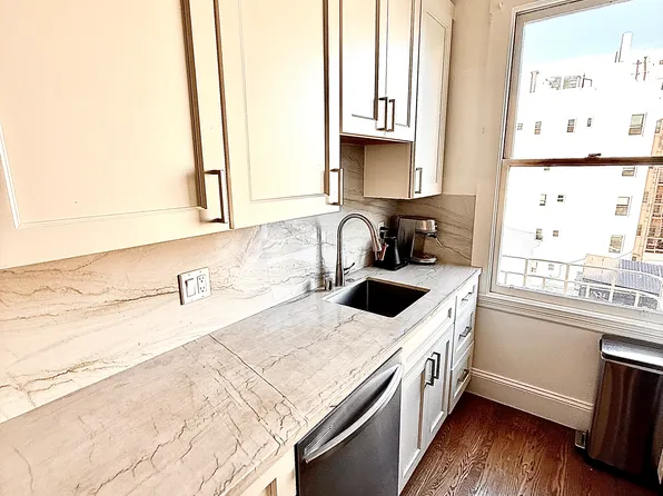 Broadway Crown Towers Apartments, 1770 Broadway #505, San Francisco, CA 94109