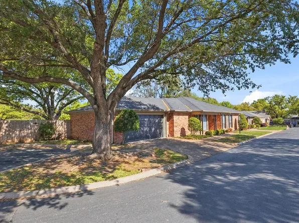 3824 Brookhaven Cir, Fort Worth, TX 76109