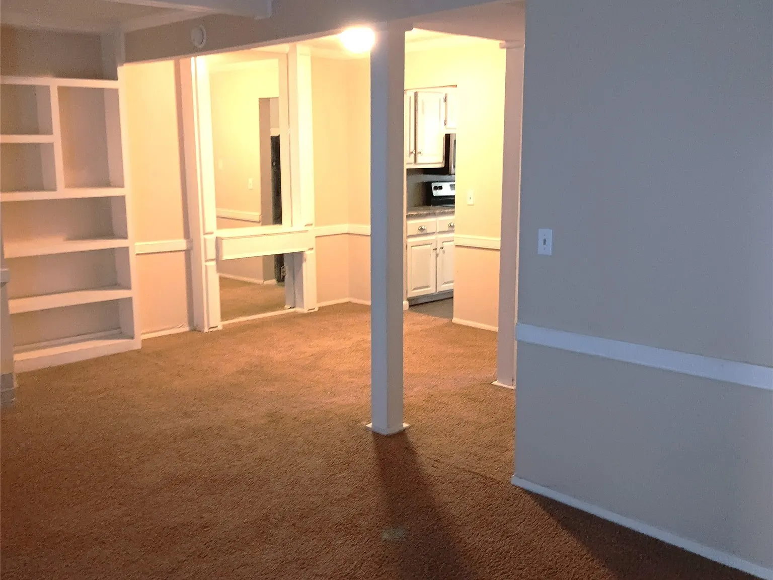 3 bed, 1.5 bath, 1117 sqft, $1,050 — Photo 3