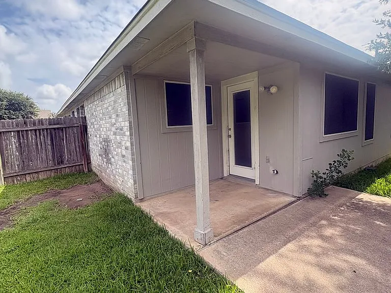 1725 Shire St — Photo 15