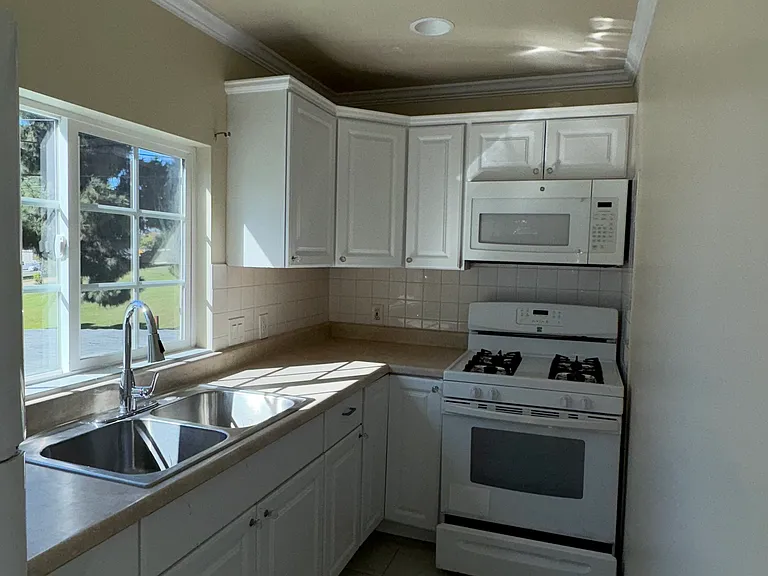 428 Cuyamaca Ave #B — Photo 8