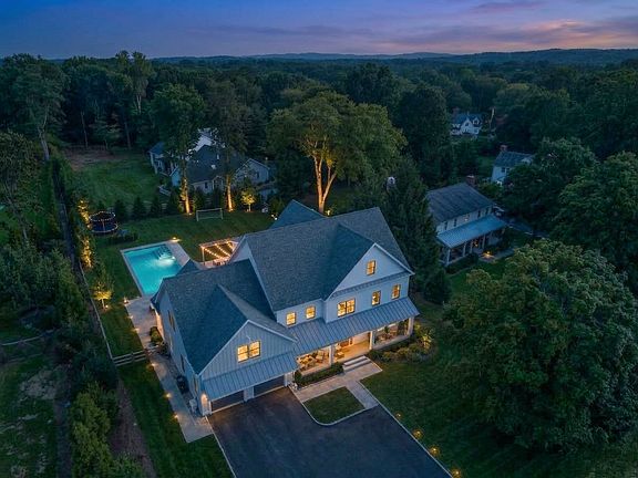 2nd image of 17 Stonybrook Rd
