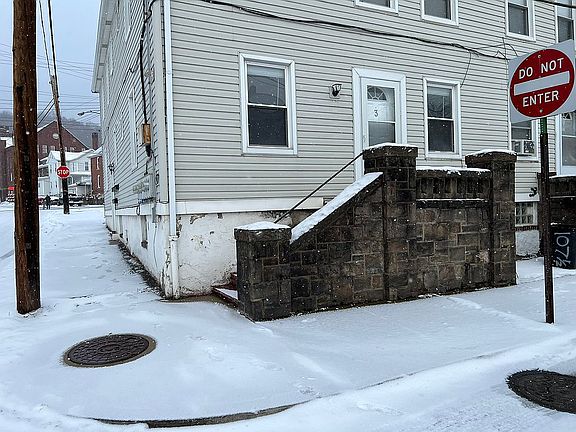 2nd image of 324 Chandler Ave