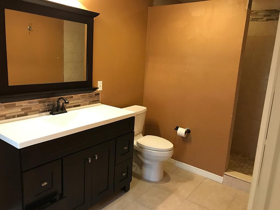 2nd image of 2912 Forest Ln