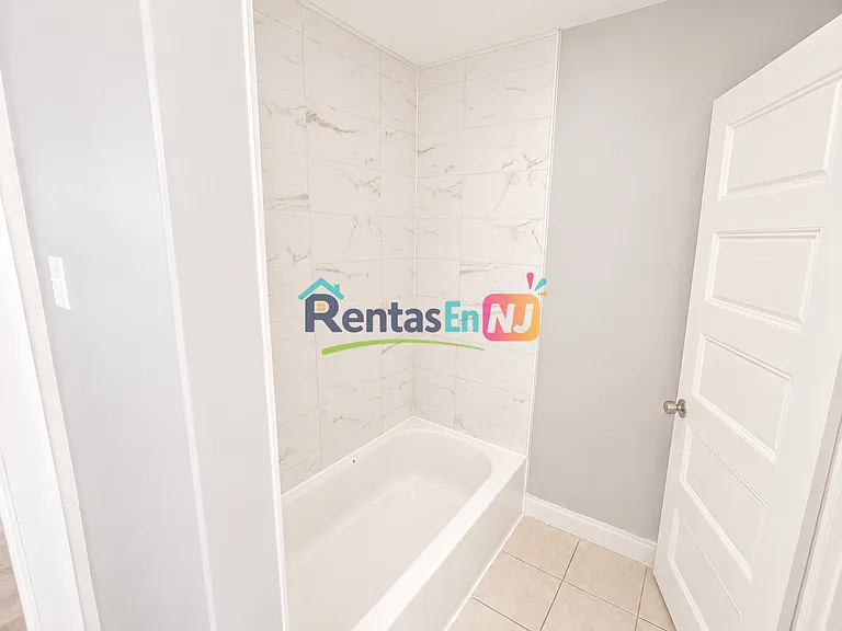 117 4th Ave #3 — Photo 3