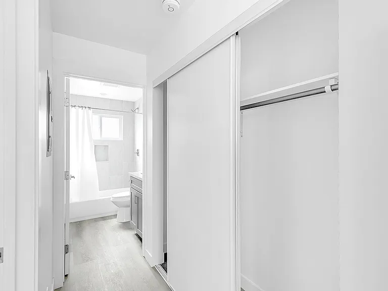 2747 S Mansfield Ave — Photo 13