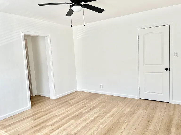 7120 Hawthorn Ave #9 — Photo 3