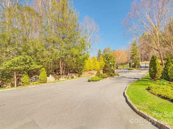 461 Somersby Pkwy, Laurel Park, NC 28739