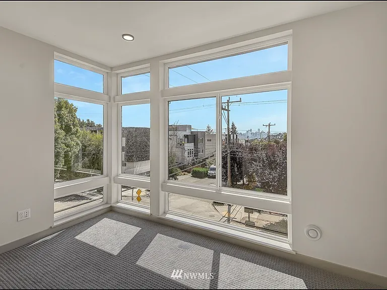 730 N 43rd St — Photo 4
