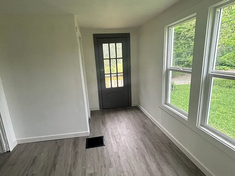 6442 Lakeview Dr — Photo 7