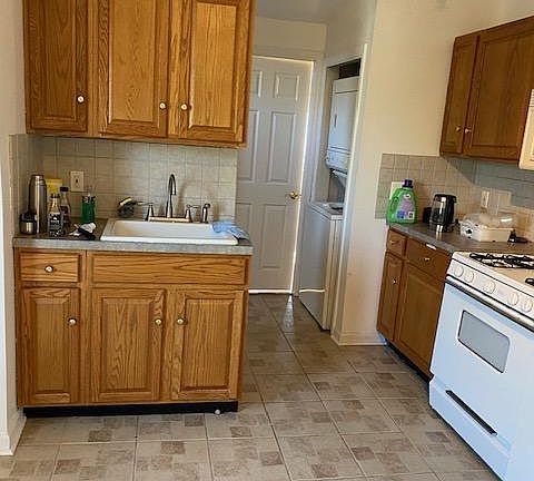 2nd image of 506 Post Ave Floor 2