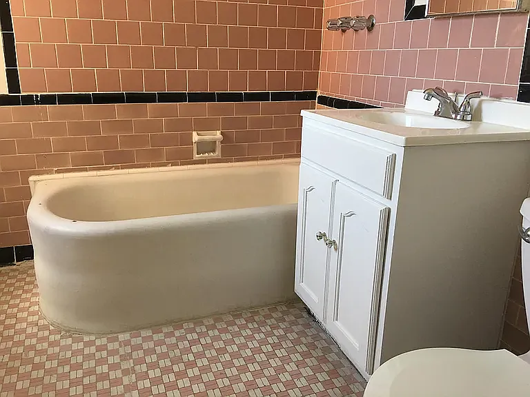 465 S Detroit St #203 — Photo 8