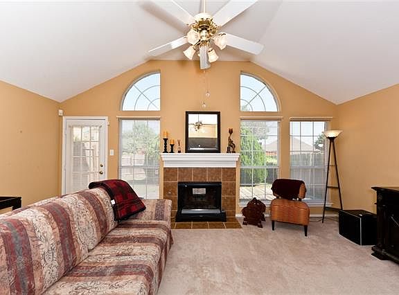 4th image of 831 Parkview Cir