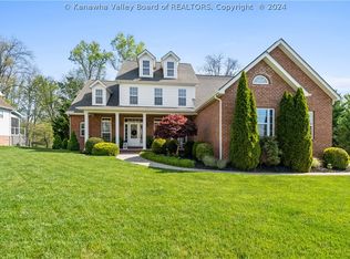 4003 Ridgeview Ln, Hurricane, WV 25526