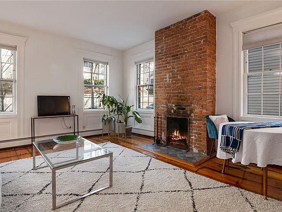 4th image of 19-21 Pratt St #3