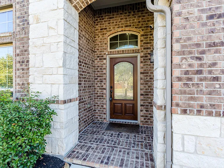 7810 Deep Green Dr — Photo 2