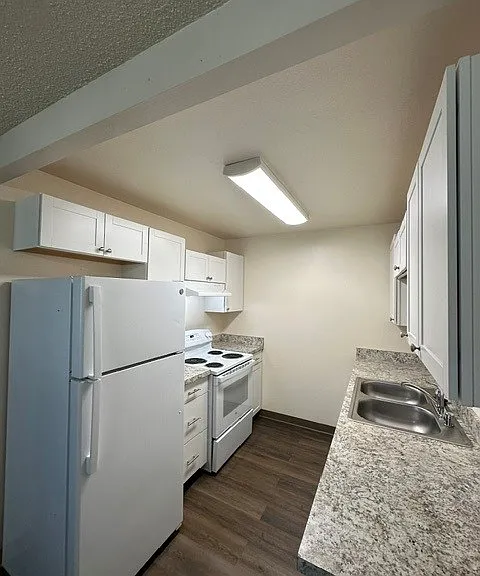 4511 Laurel St #E27 — Photo 1