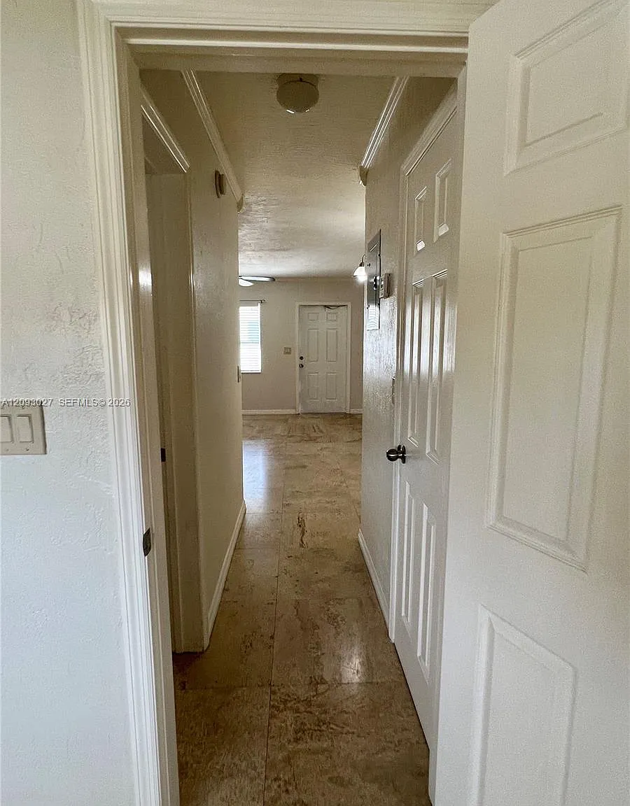 Lucaya Condo — Photo 4