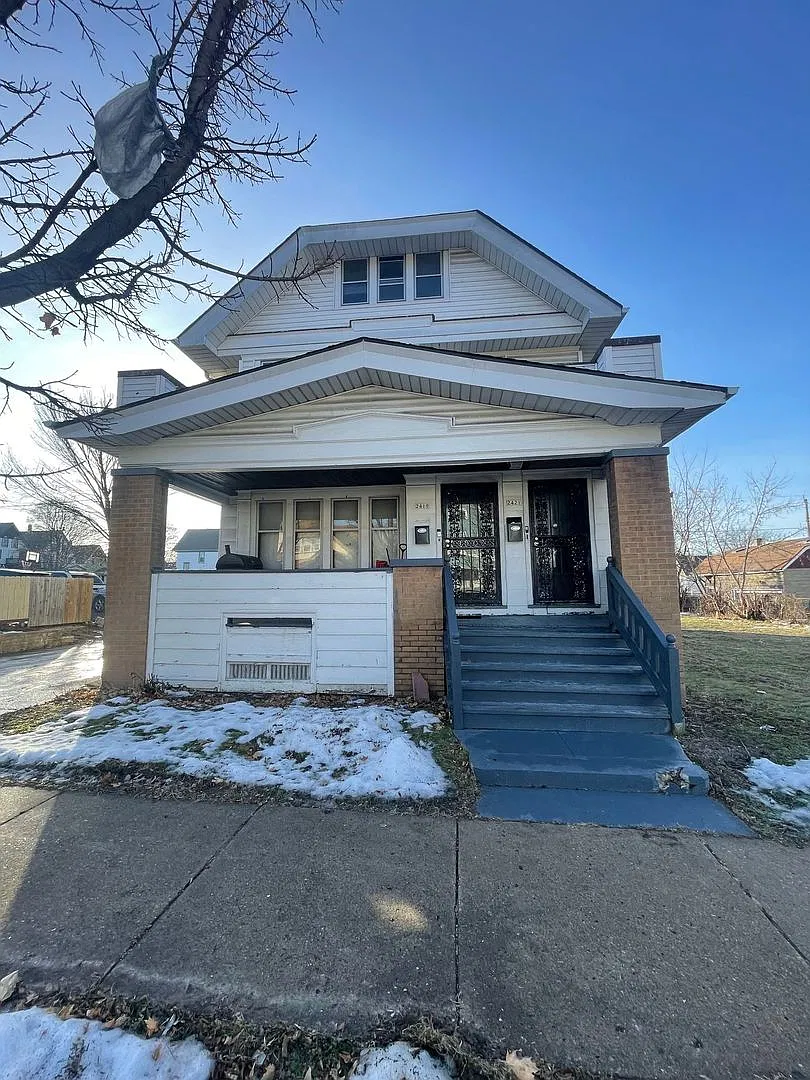 2419-2421 W Keefe Ave. (Duplex) — Photo 1