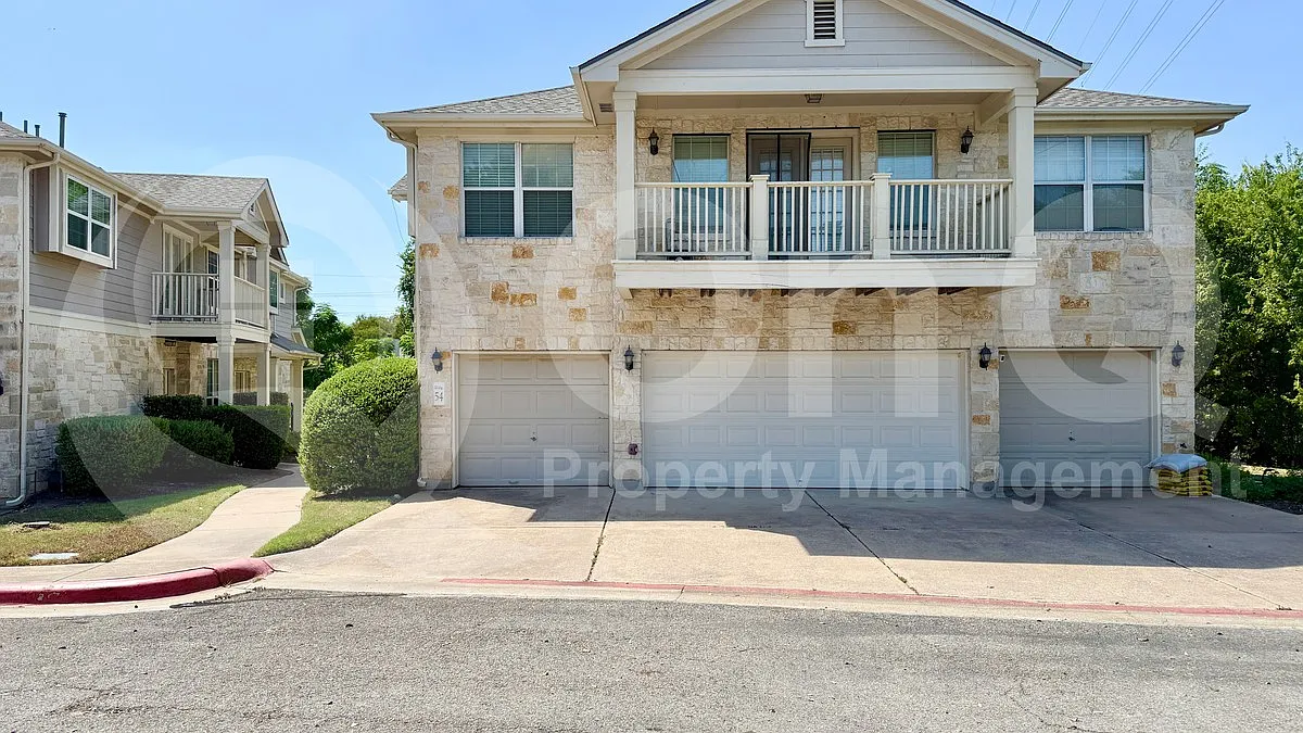 2 bed, 2.5 bath, 1550 sqft, $2,000 — Photo 2
