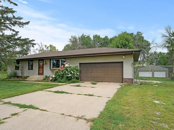 607 Viking Blvd NE, East Bethel, MN 55011