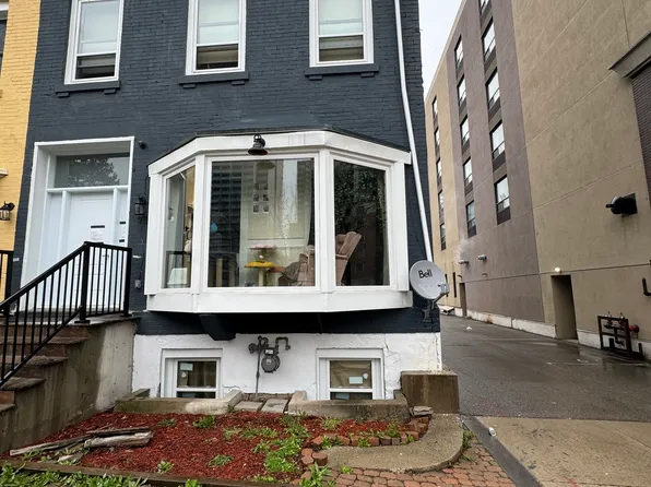 72 George St #3, Hamilton, ON L8P 1C9