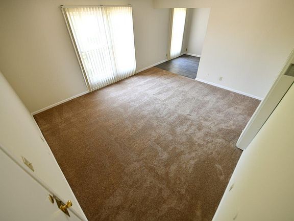 3rd image of 524 E 17th St #14
