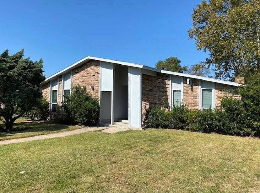 1st image of 14023 Merry Meadow Dr