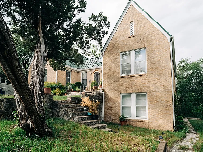 708 Texas Ave — Photo 4