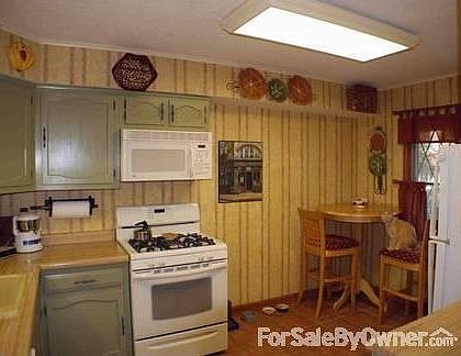 Kitchen (12x10) : Italian tiles, microwave, dishwasher, gas stove/convection oven