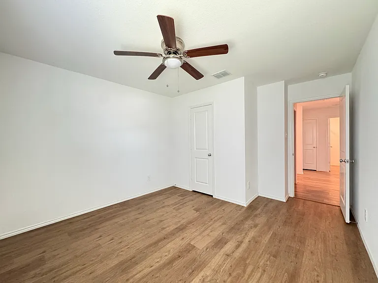 416 Frio Pass Trl — Photo 11