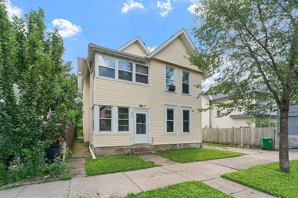 824 18 1/2 Ave NE