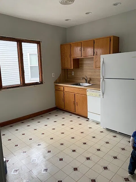 623 Adams St — Photo 3