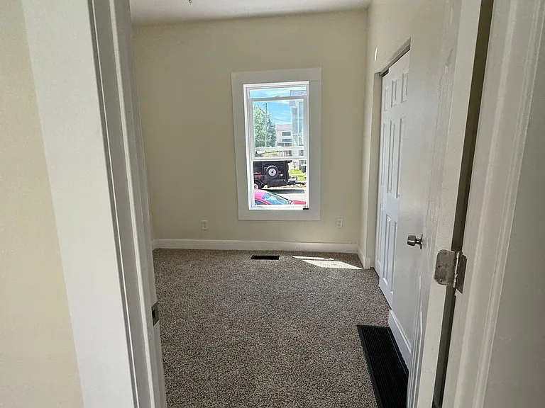 101 N Irwin St — Photo 6