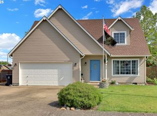 925 Monroe St, Harrisburg, OR 97446