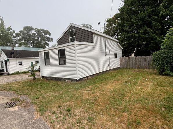 11921 Roxbury Dr NE
