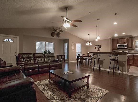 Great room with Vaulted ceilings. Big open floor plan!