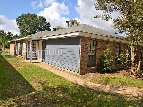 3rd image of 1128 Willow Creek Dr