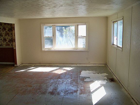 3rd image of 142 S West St