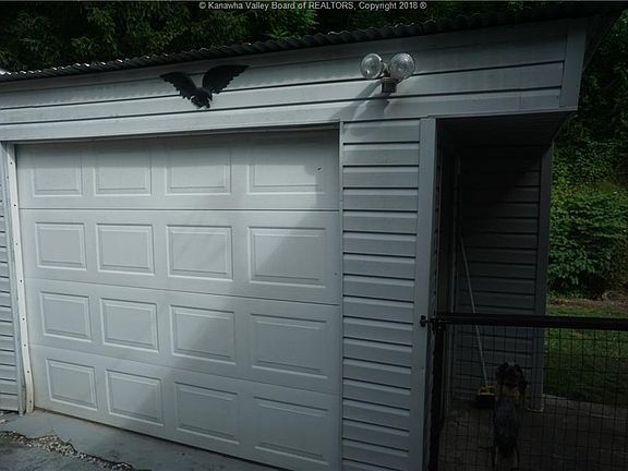 3rd image of 106 Snow Hill Dr