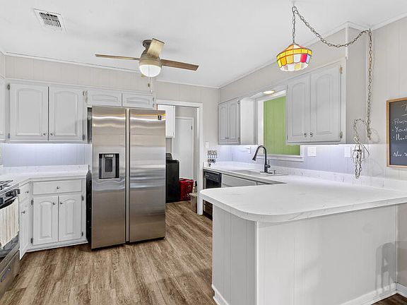 3rd image of 208 E Walters Blvd