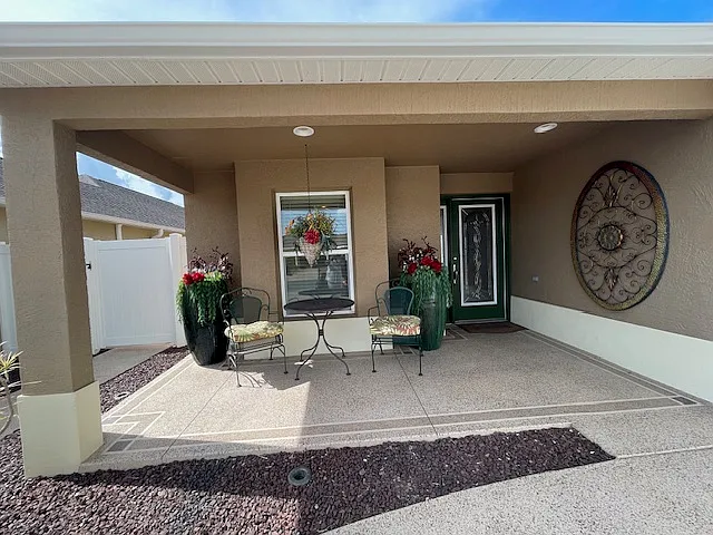 1069 Becker Ave — Photo 2