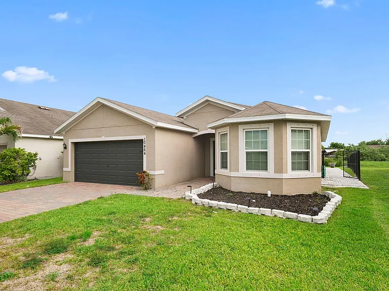 10464 Canal Brook Ln — Photo 2
